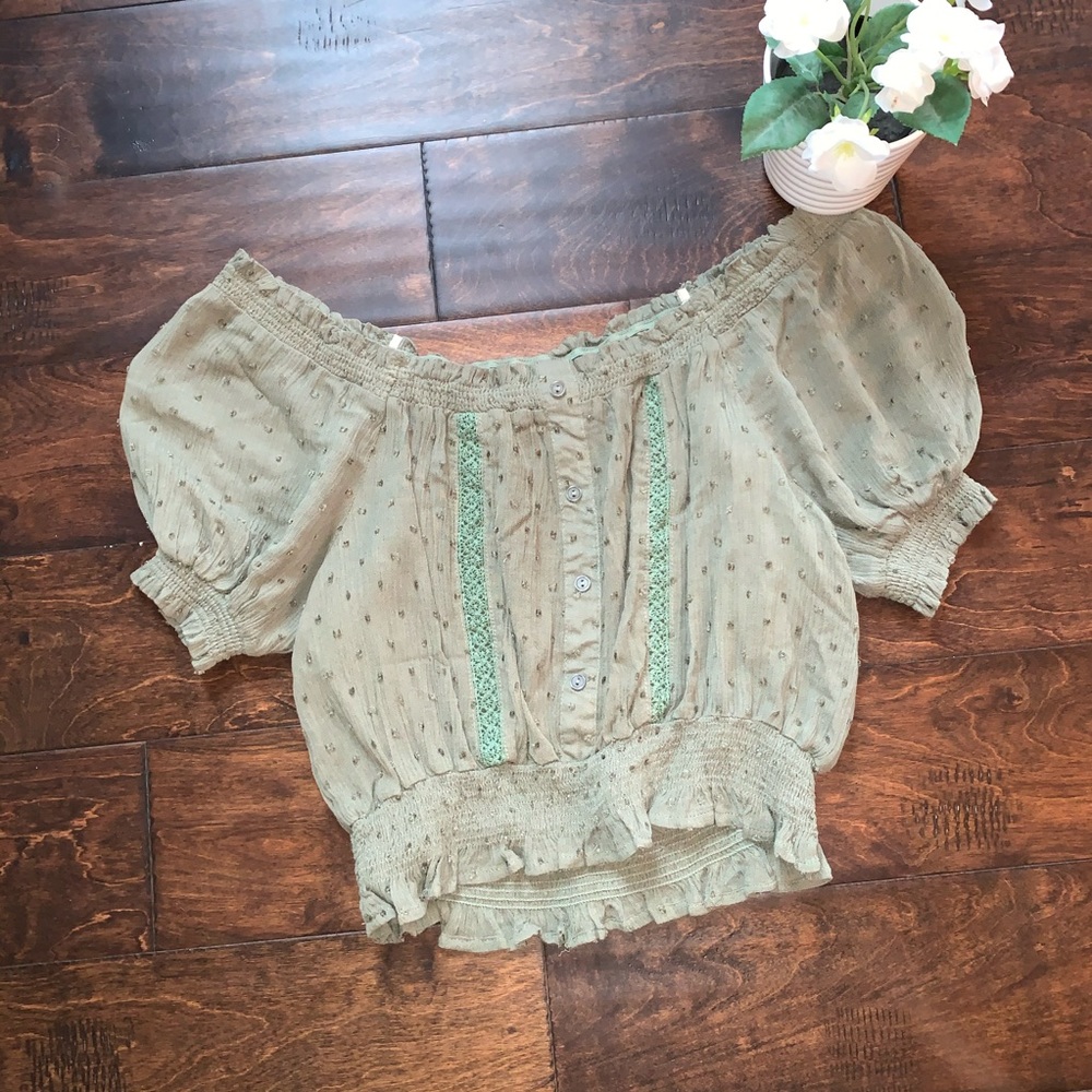{Fashion on Earth} Green off‎ the shoulder crop top
